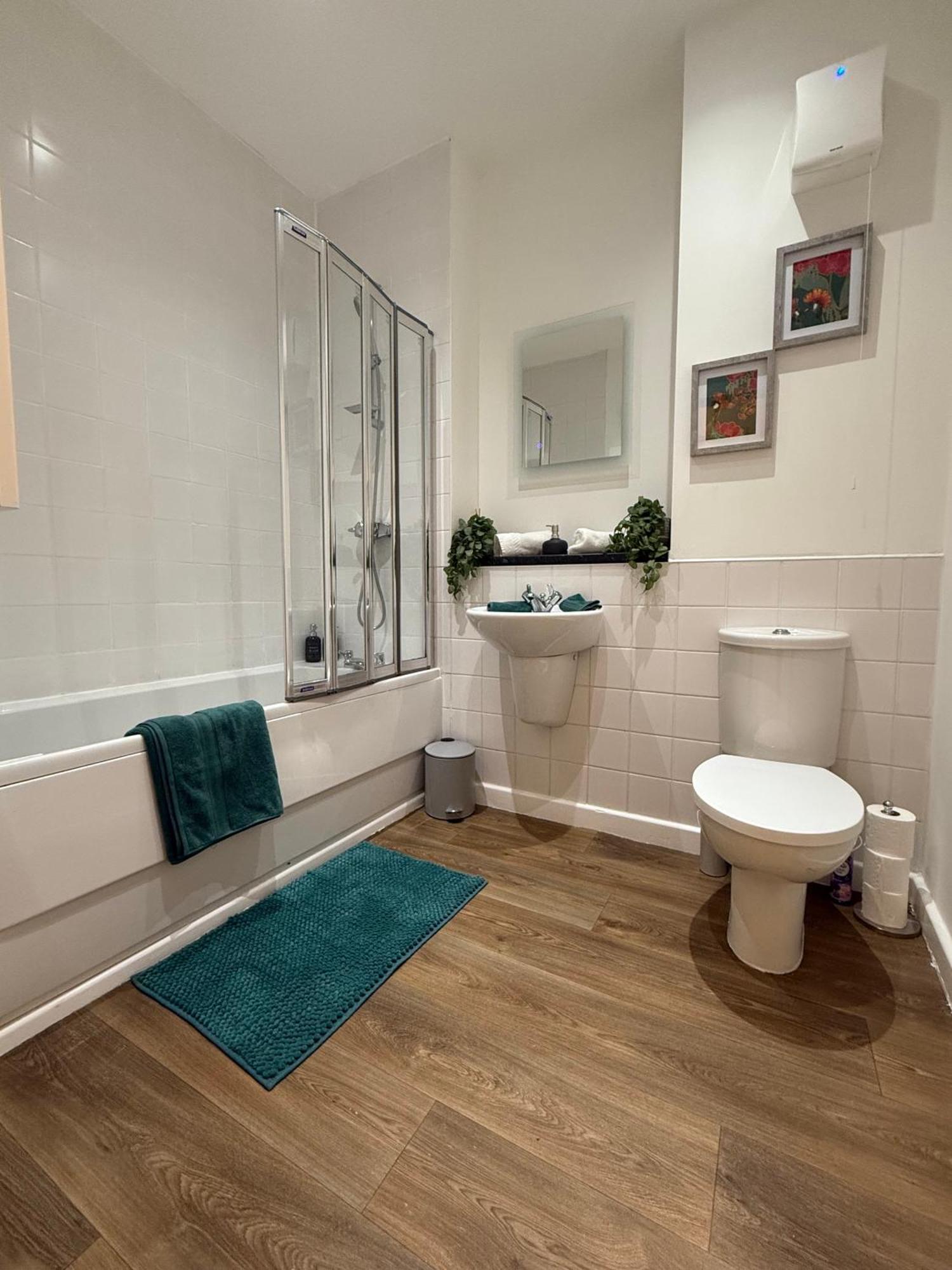 Vibrant Cosy 2 Bedroom Apartment Coventry Bagian luar foto