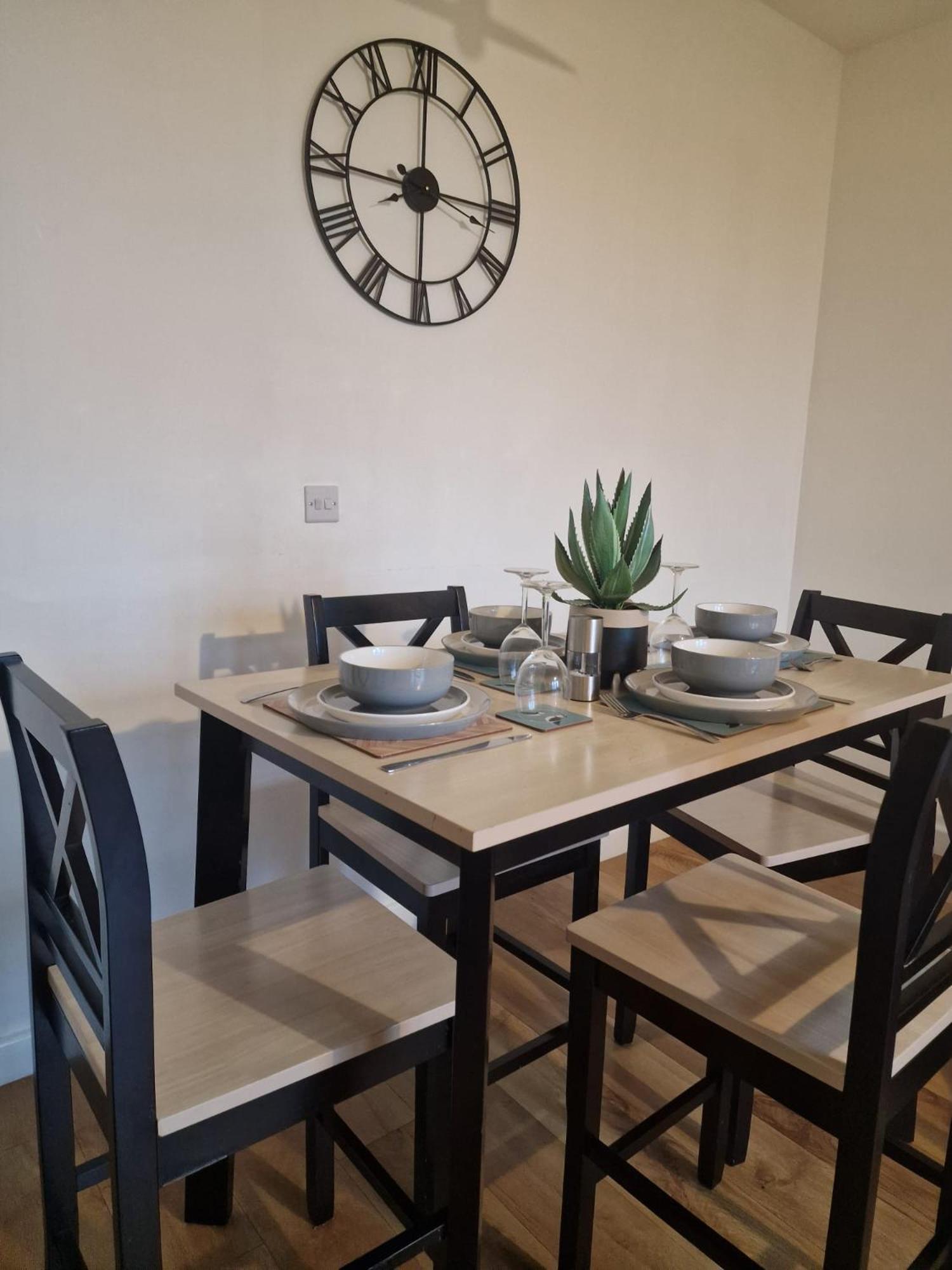 Vibrant Cosy 2 Bedroom Apartment Coventry Bagian luar foto